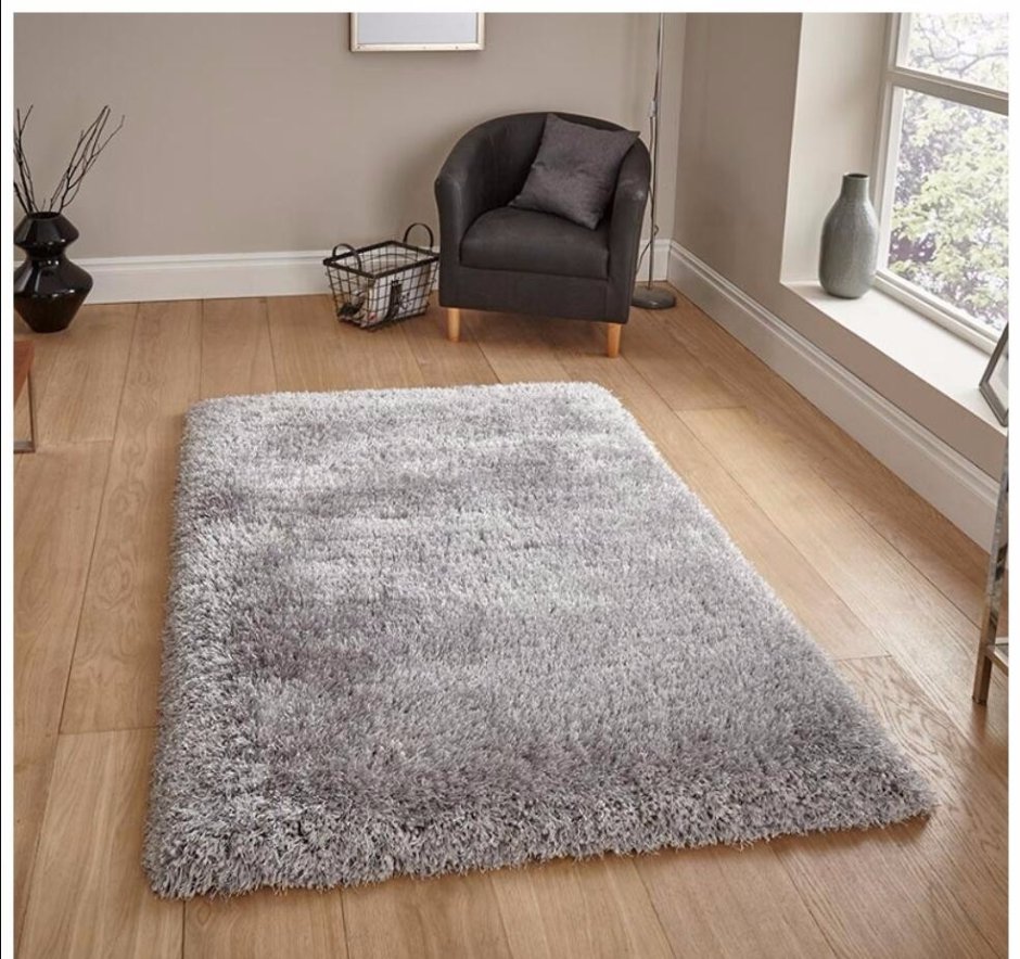 Серебряный ковер в прихожей