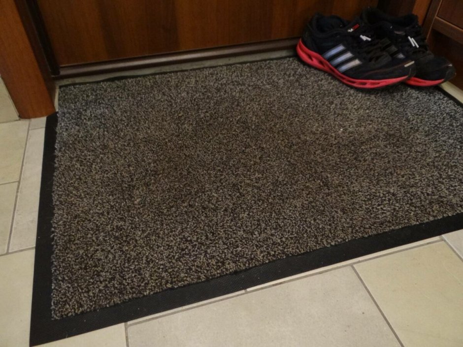 Ковер серый с золотом