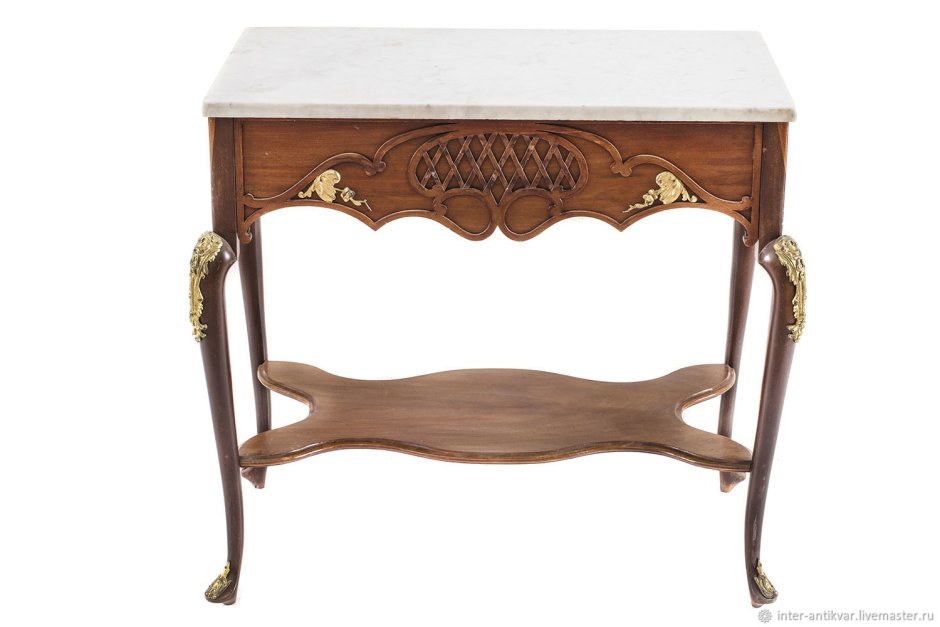 Изящный столик