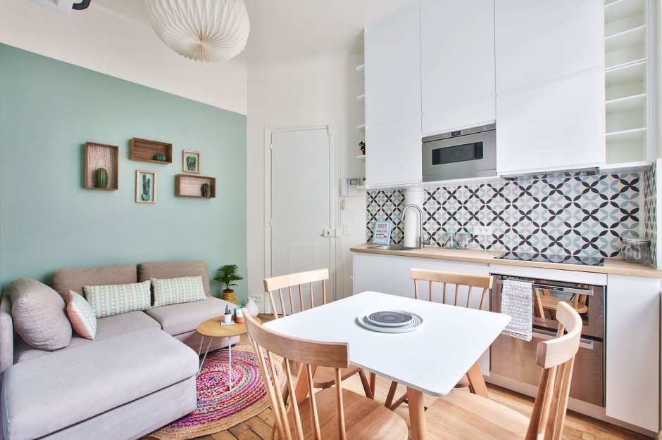 Кухня гостиная с акцентной стеной