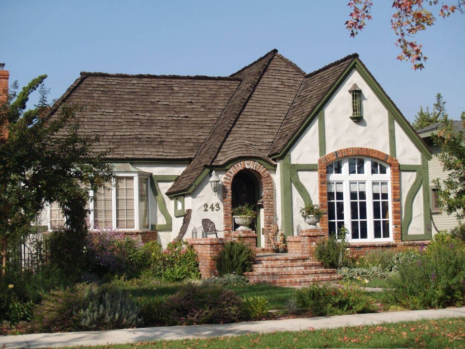 Одноэтажный дом в стиле Тюдор