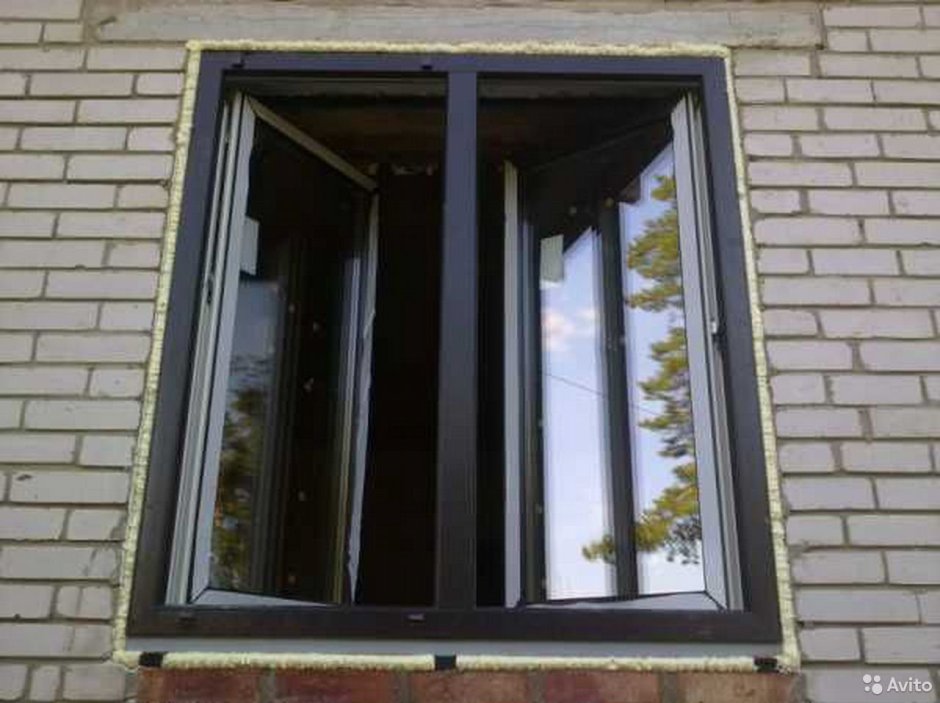 Темные пластиковые окна