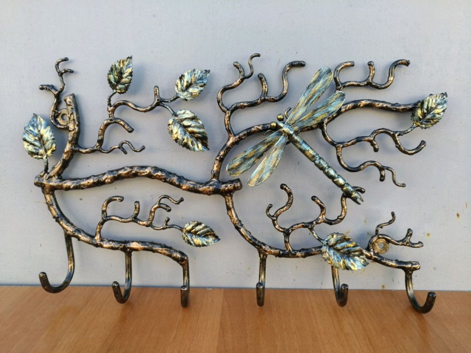 Вешалка из веток