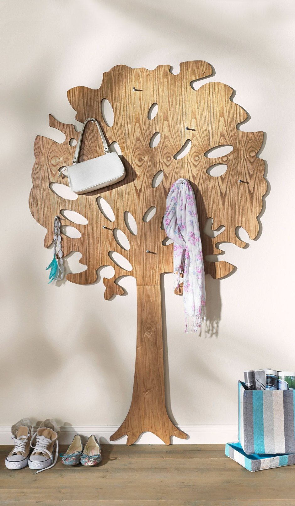 Вешалка настенная в виде дерева