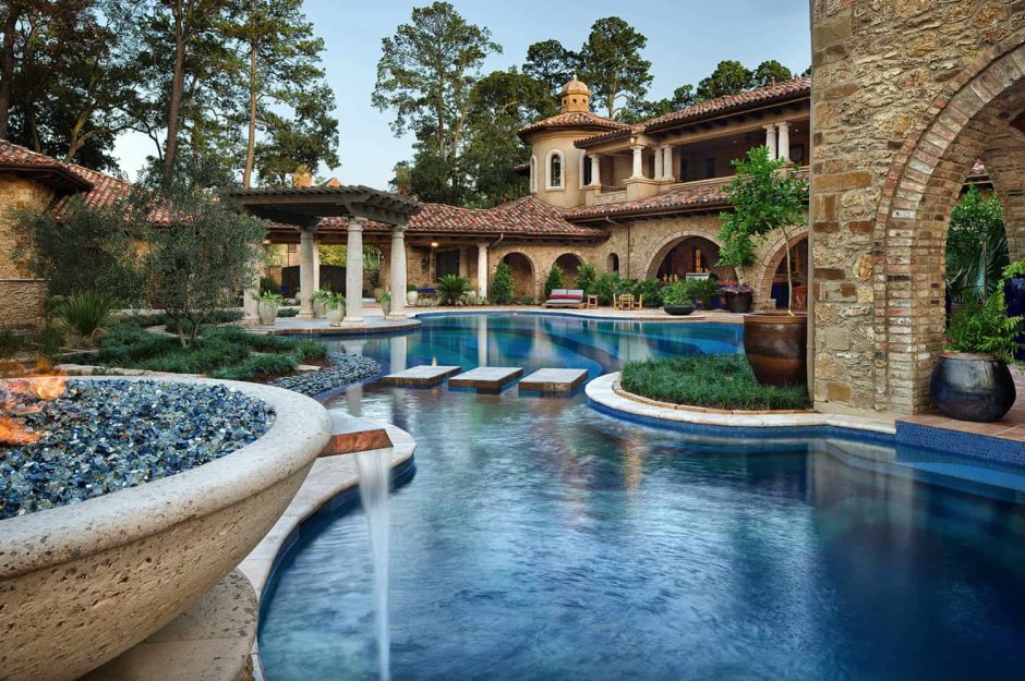 Вилла в средиземноморском стиле с бассейном