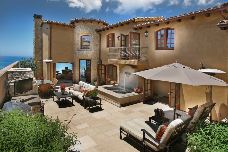 Вилла в испано-мавританском стиле