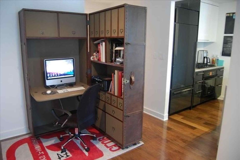 Компьютерное место в шкафу