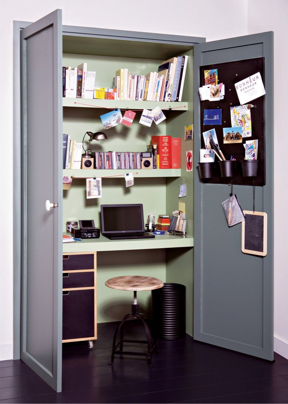 Компьютерный стол встроенный в шкаф