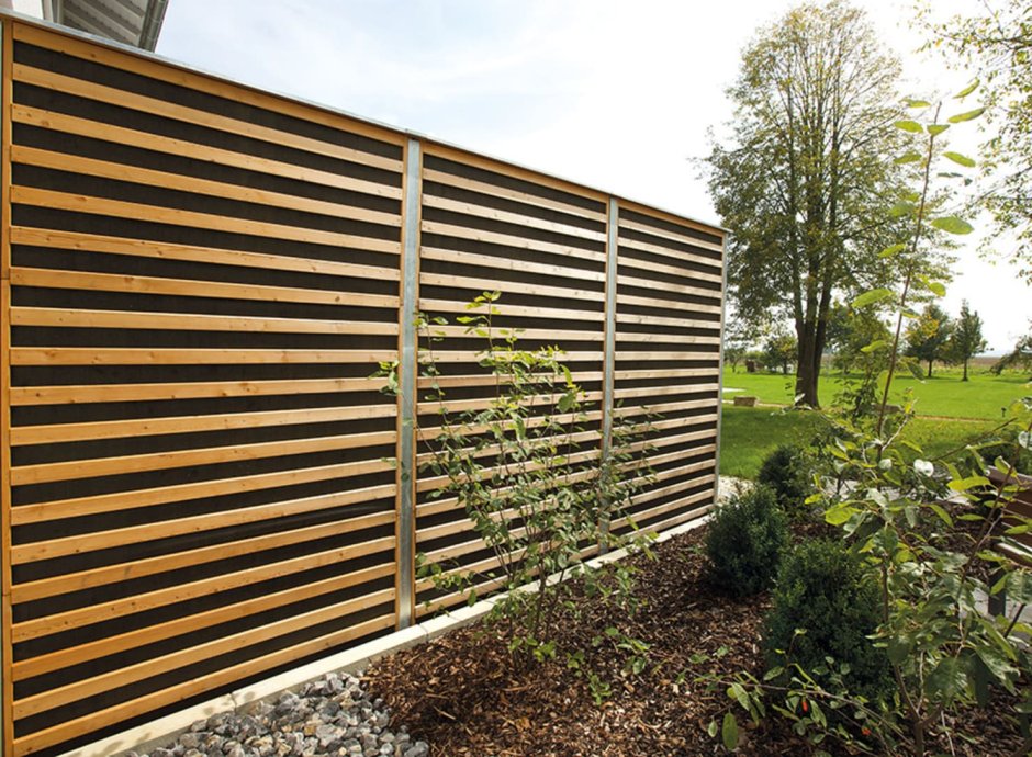 Деревянный забор в современном стиле