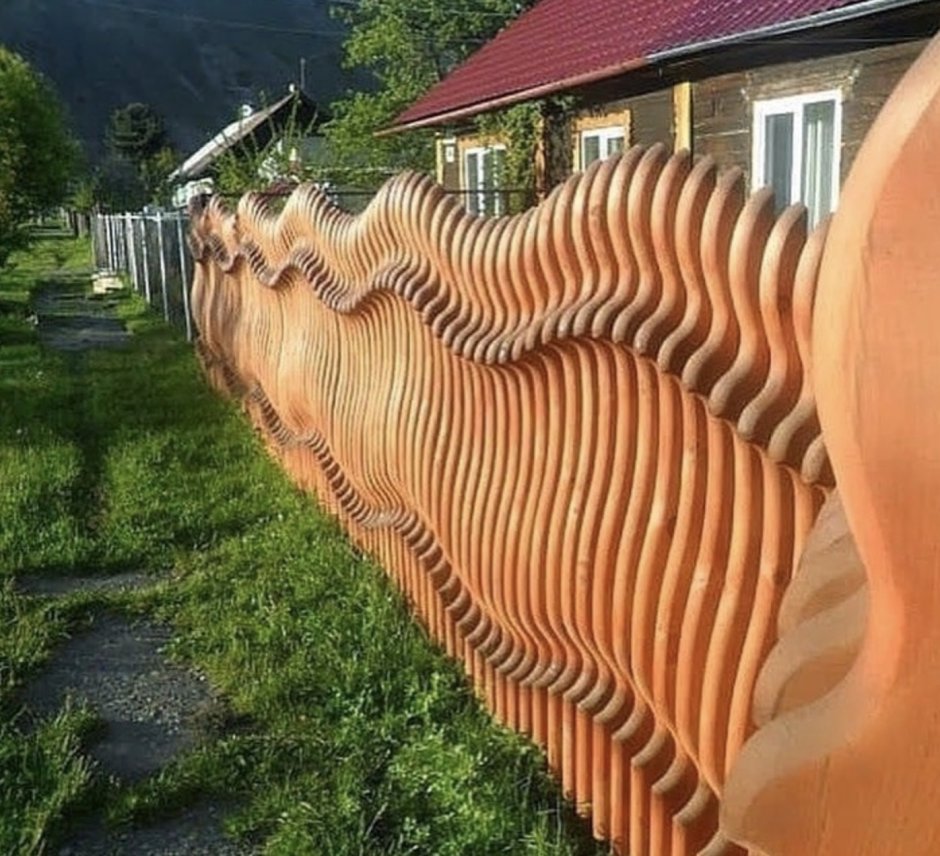 Красивый деревянный забор