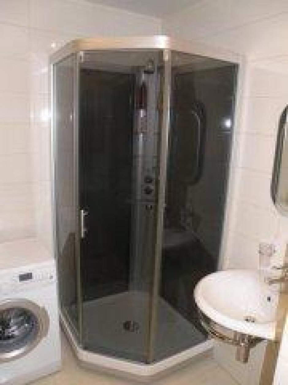 Ванная в брежневке с душевой кабиной