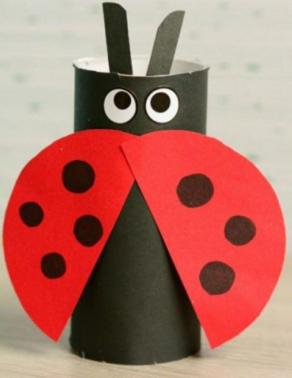 Божья коровка из втулок от туалетной б