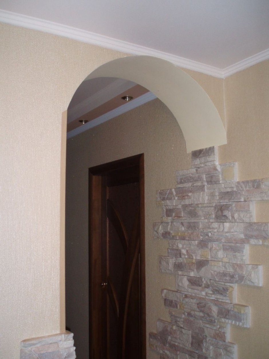 Арка в дверной проем на кухню
