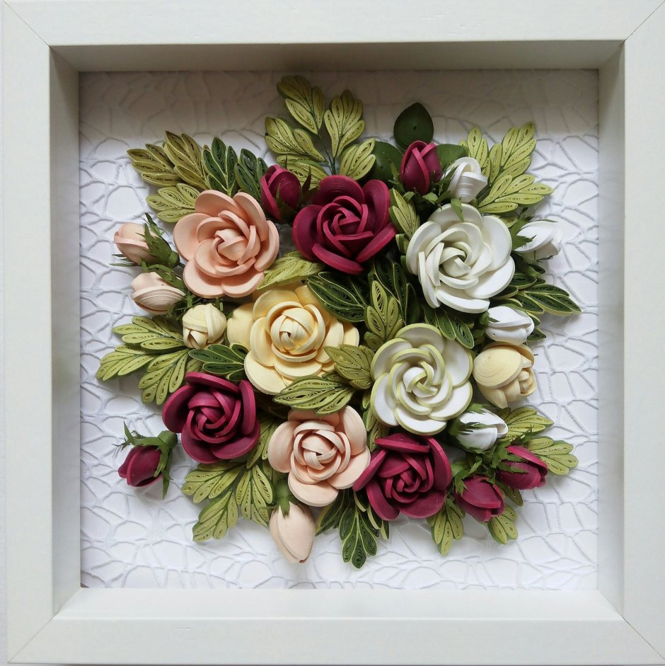 Панно с бумажными цветами
