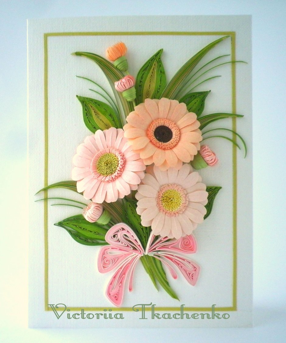 Панно из гофрированных цветов