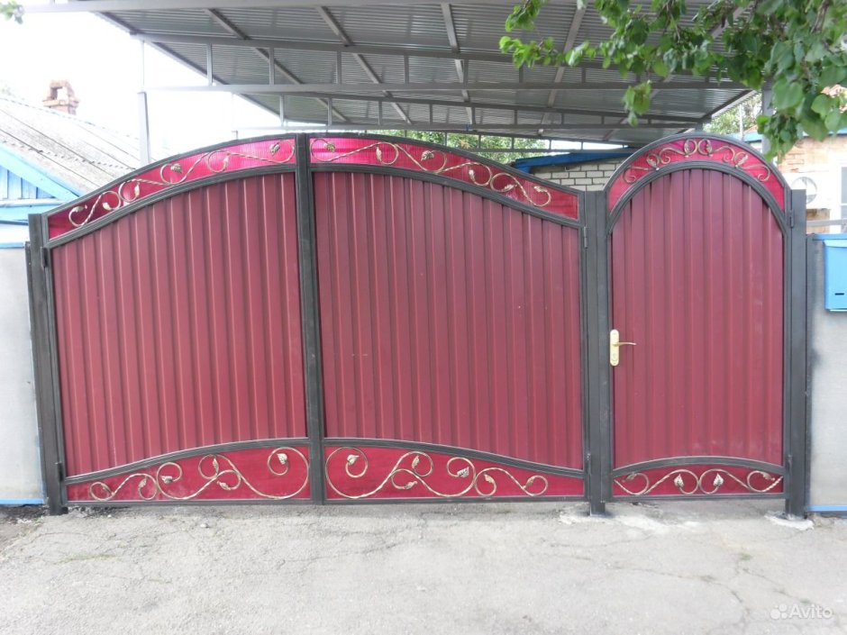 Ворота из профнастила с калиткой