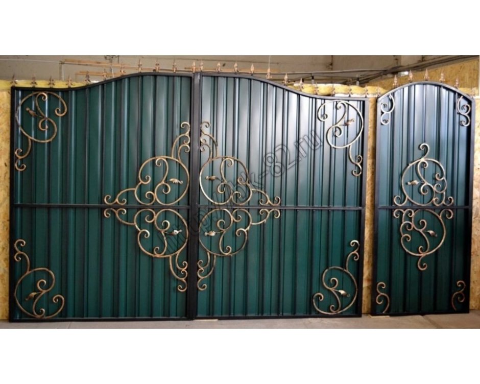 Ворота с элементами ковки