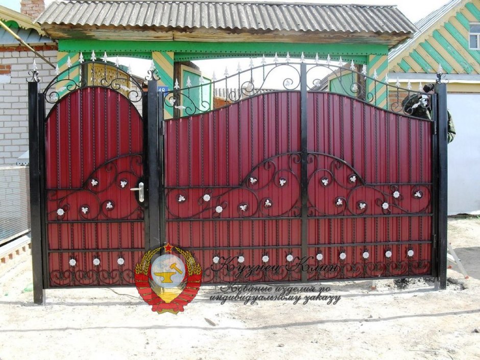 Ворота с элементами ковки
