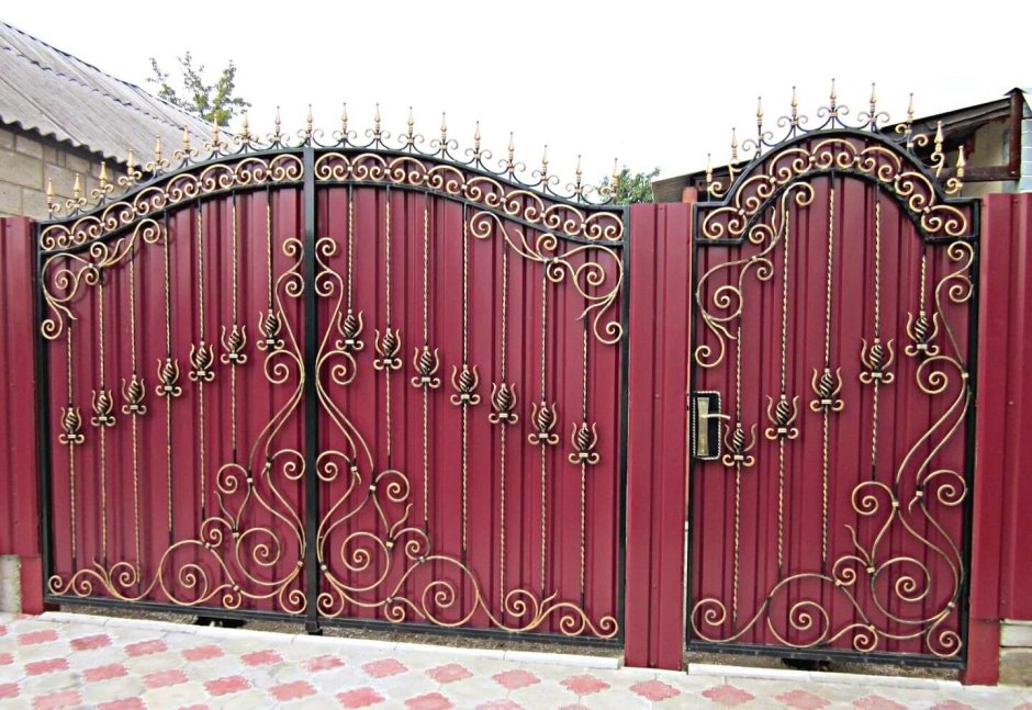 Кованые ворота с калиткой для частного