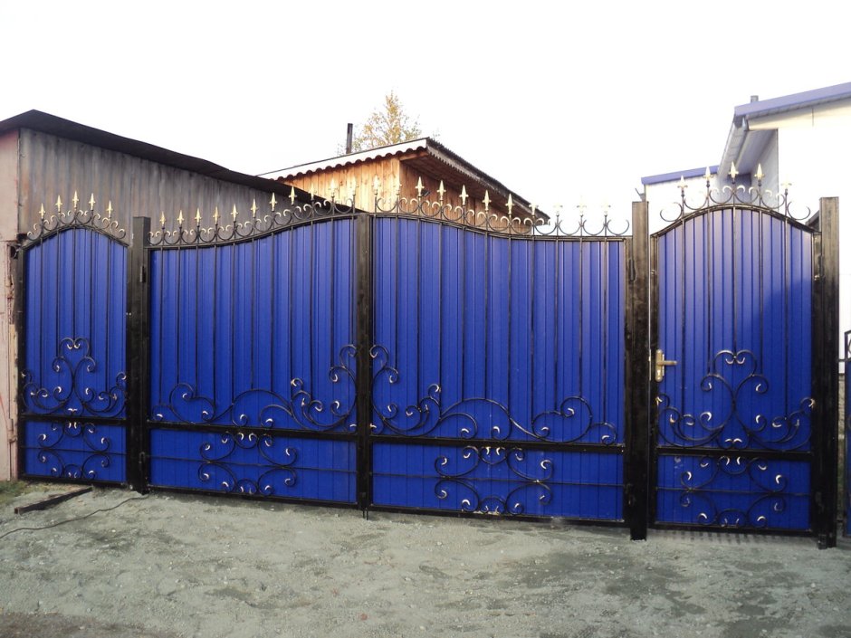 Ворота металлопрофиль с калиткой внутри