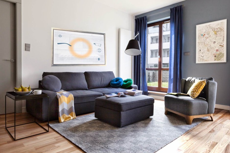 Однотонные обои в интерьере квартиры