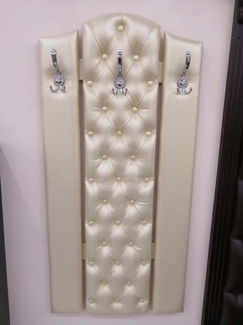 Вешалка из экокожи настенная