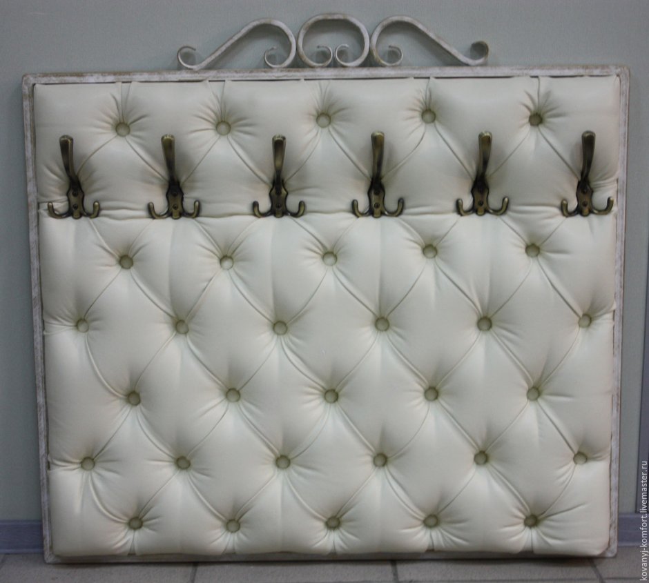 Креативная настенная вешалка