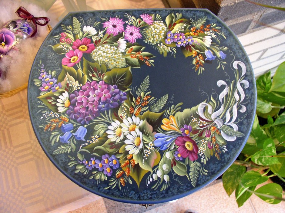 Керамическая посуда с зайцами