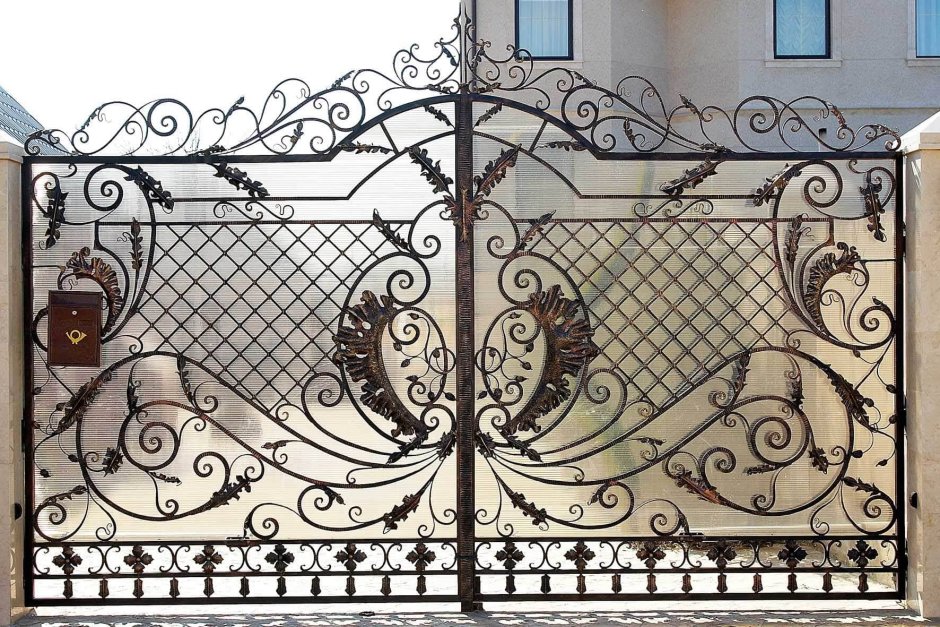 Кованые ворота с цветами