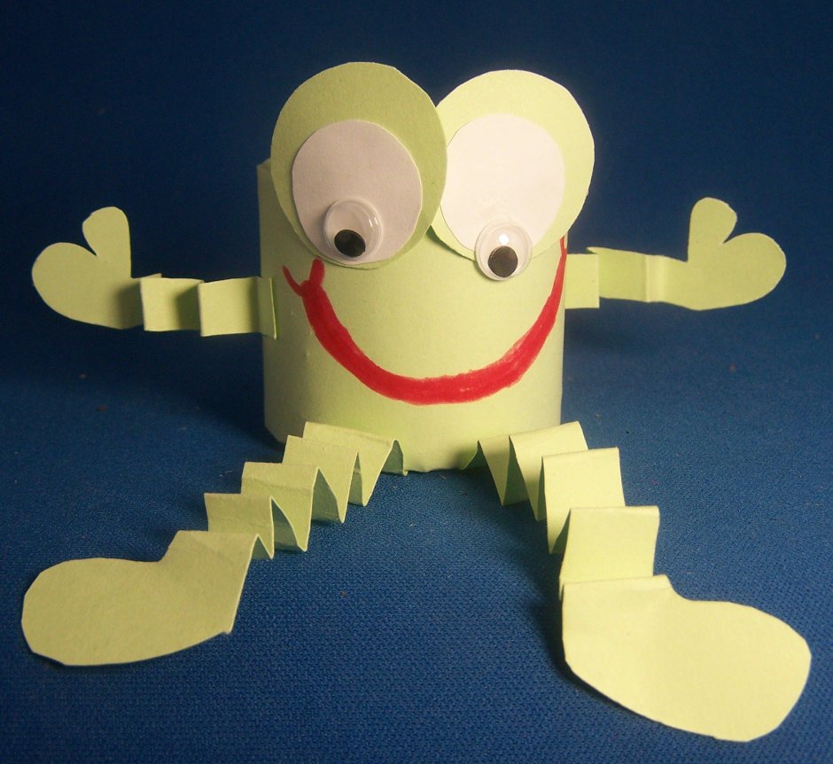 Лягушка из туалетного рулона