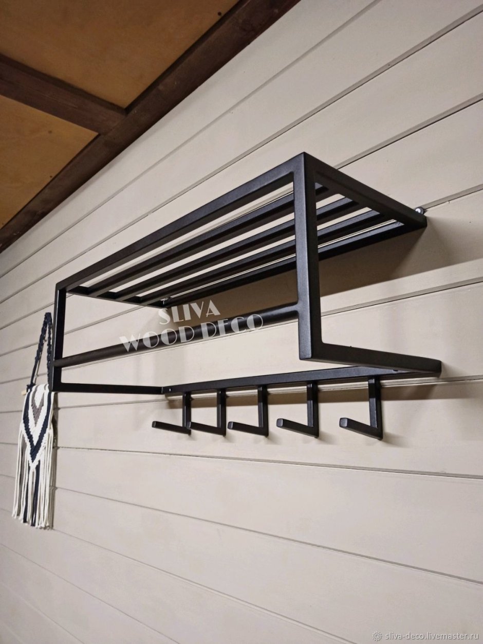 Вешалка для курток в прихожую