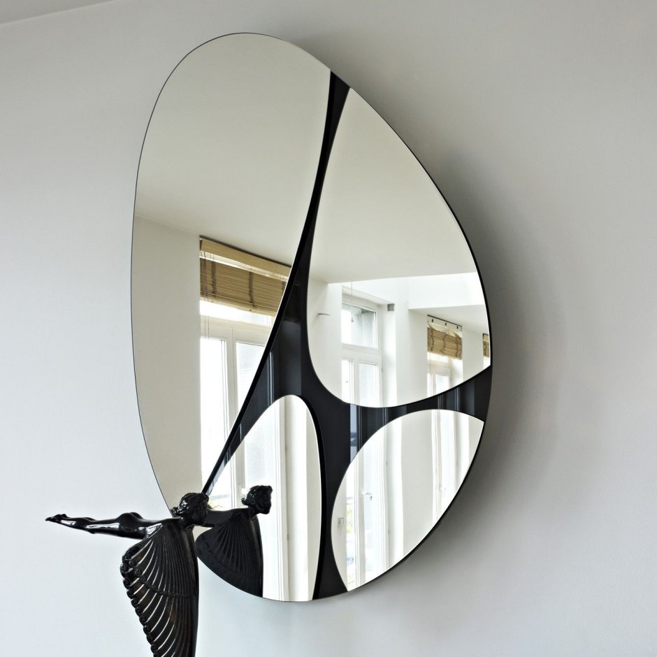 Круглое деревянное зеркало