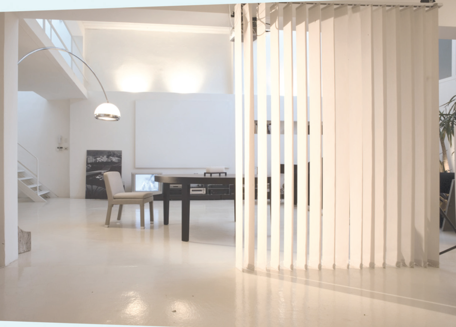 Кровать с занавесками