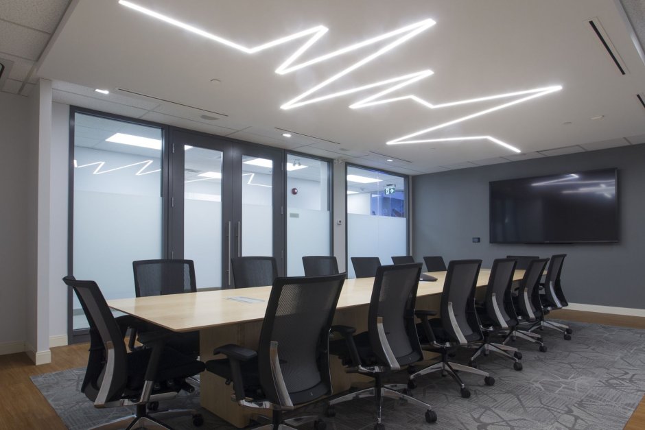 Освещение в переговорной