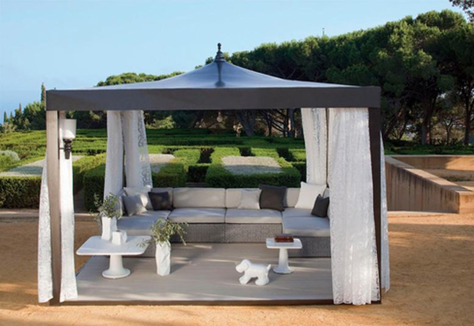 Беседка с лежаком и столом