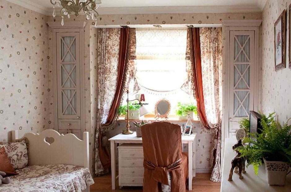 Короткие шторы над столом Кантри Прованс морской в комнате мальчика