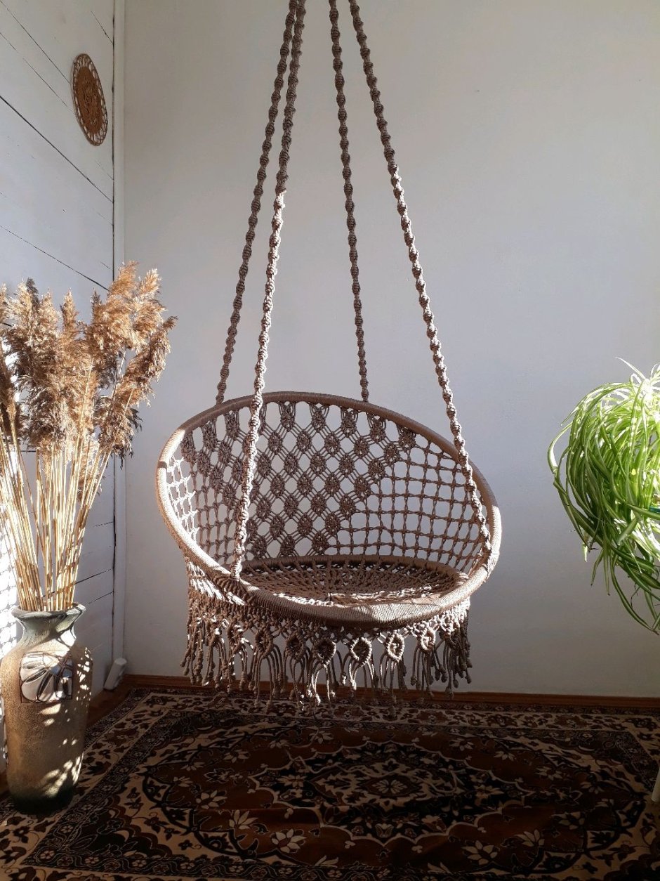 Подвесное кресло из макраме