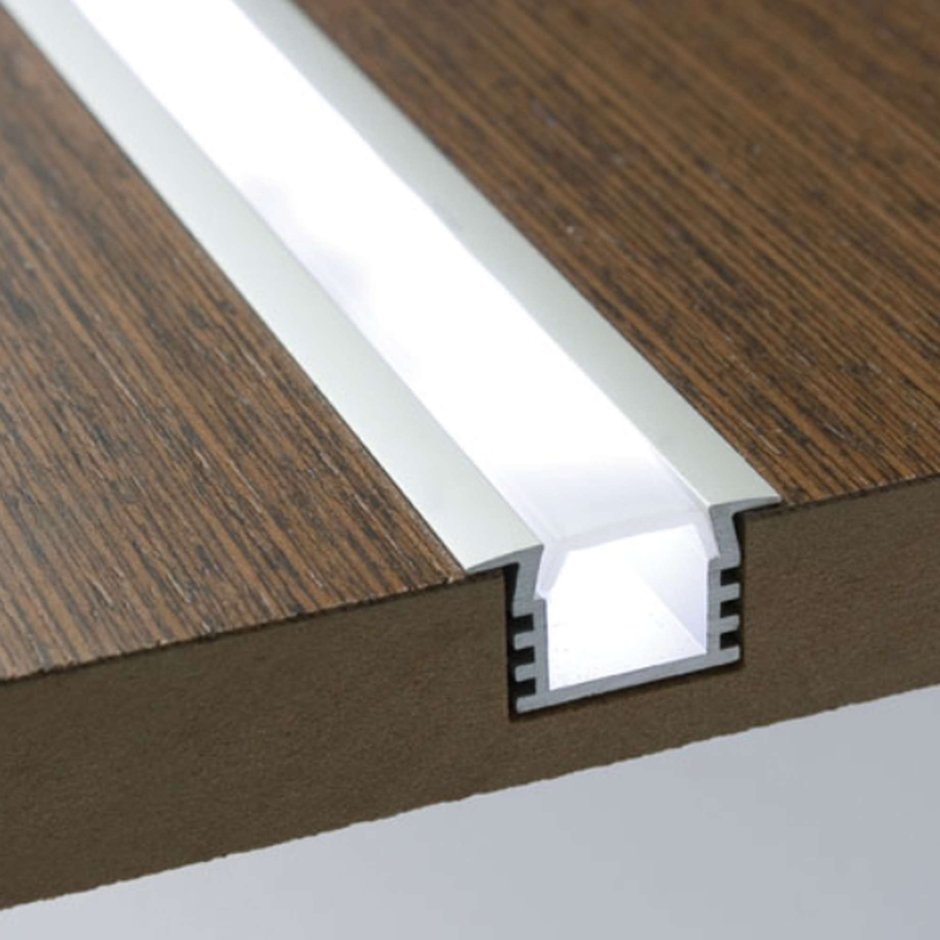 Врезной профиль для светодиодной ленты на кухне