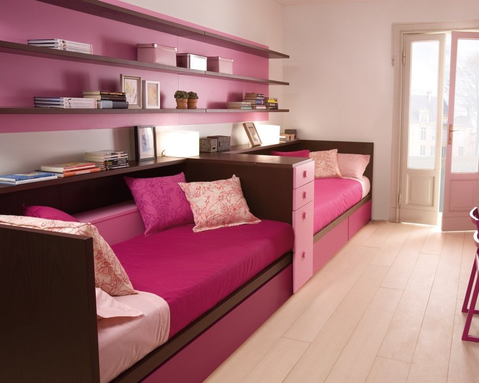 Комната для 2 девочек с диванами