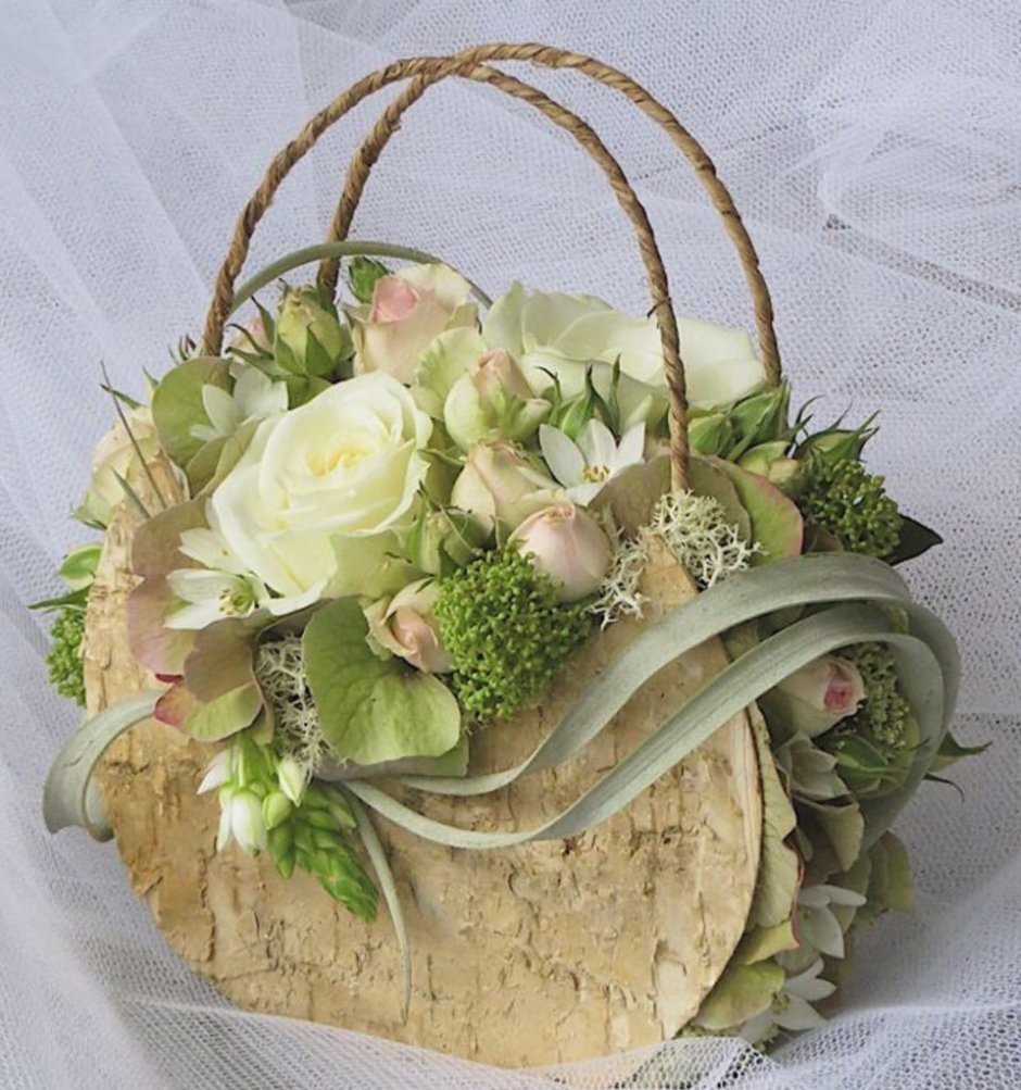 Цветы в прозрачной коробке