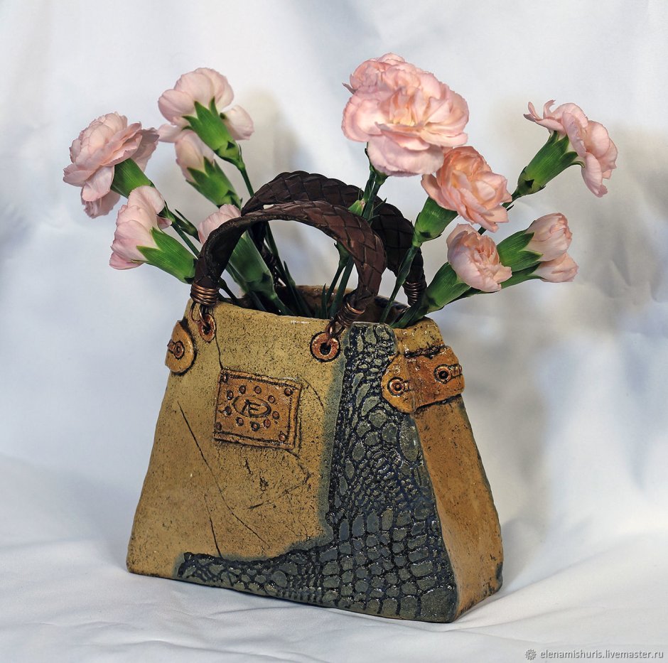 Керамическая сумка ваза