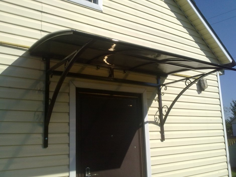 Навес над крилцомв стиле лофт