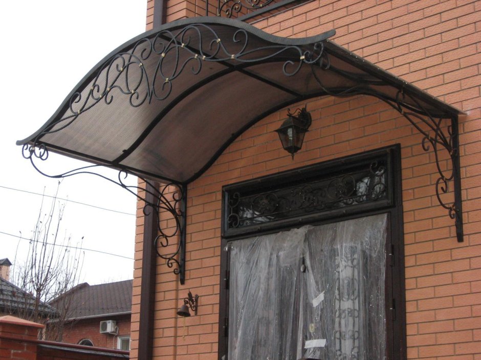 Козырек над крыльцом прямой односкатный