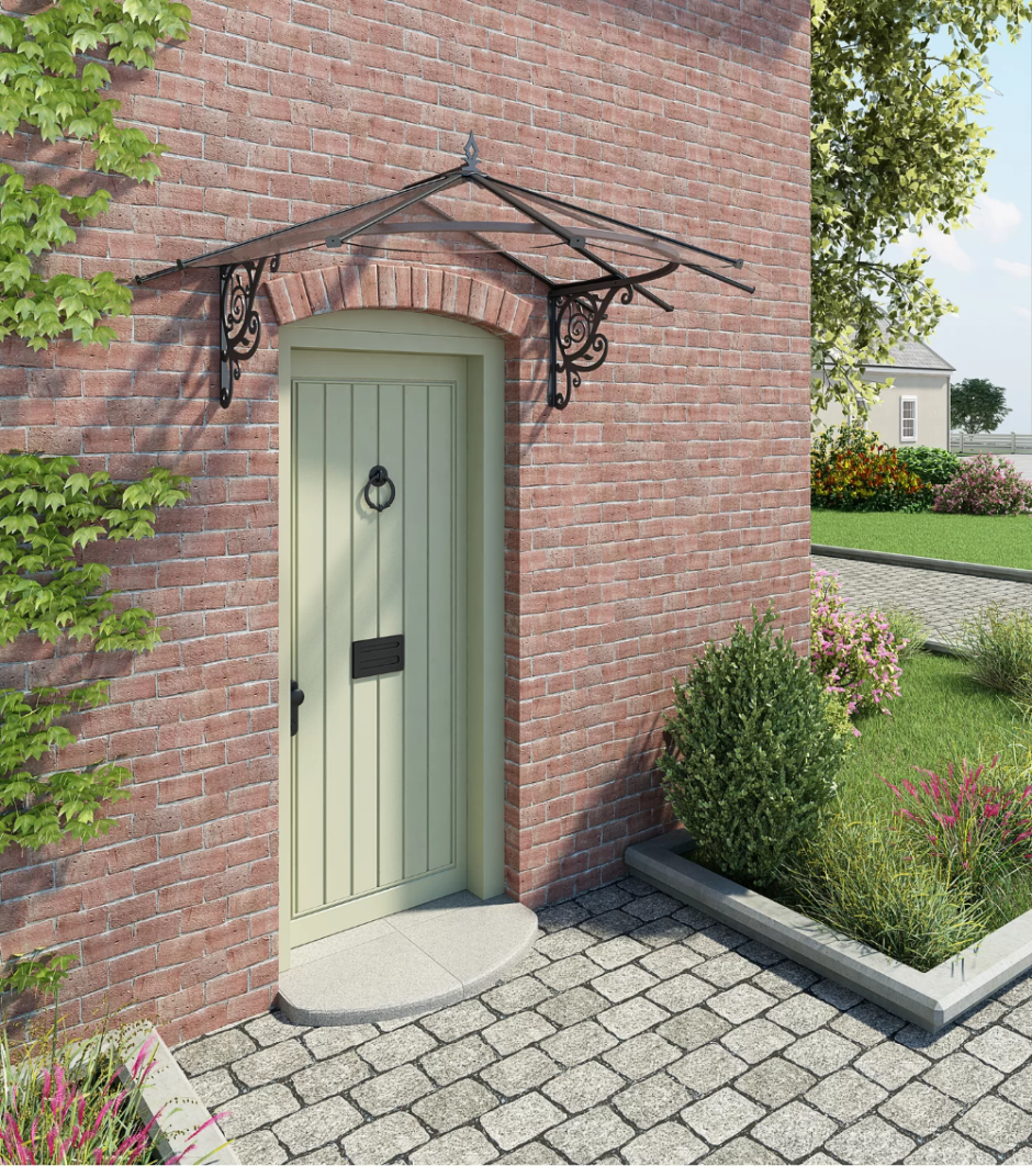 Треугольный козырёк над крыльцом