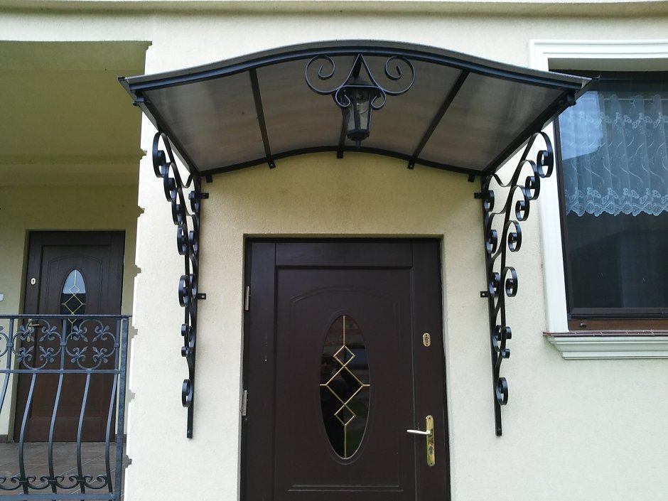 Козырёк над крыльцом из поликарбоната