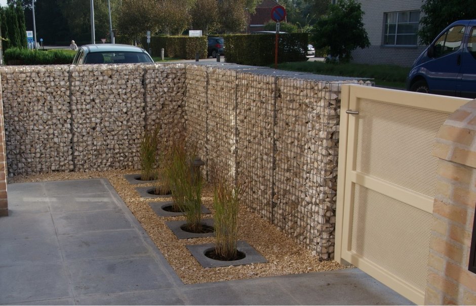 Забор из гравия