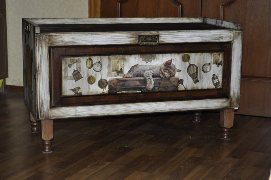 Декупаж тумбочки под телевизор