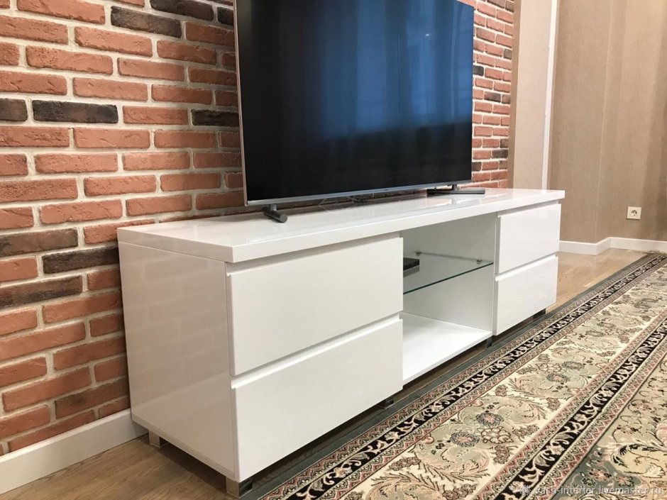 Тумба под телевизор с выдвижными ящиками