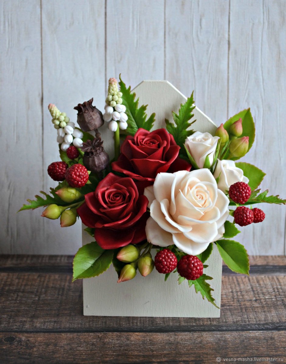 Розы в горшке холодный фарфор