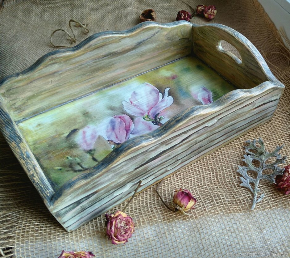 Декупаж деревянного подноса
